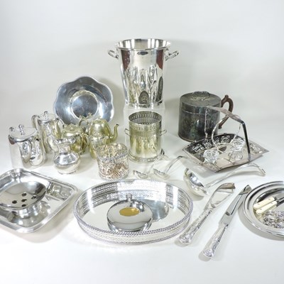 Lot 106 - A collection of silver plated items