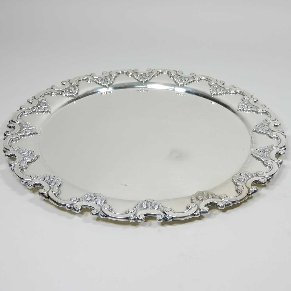 Lot 6 - A Sterling silver dish