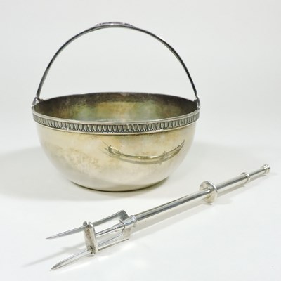 Lot 228 - A silver bowl