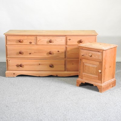 Lot 419 - A pine chest