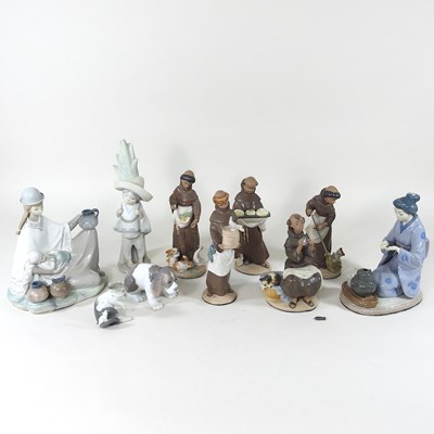 Lot 710 - A Lladro figure of a kneeling geisha