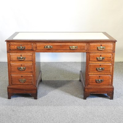 Lot 642 - A Victorian pedestal desk