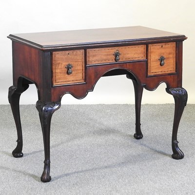 Lot 613 - An early 20th century lowboy