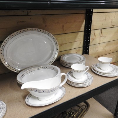 Lot 166 - A Royal Doulton dinner service