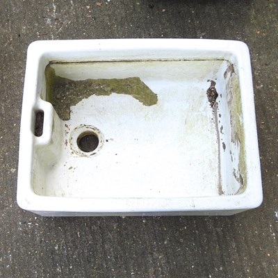 Lot 368 - A butlers sink