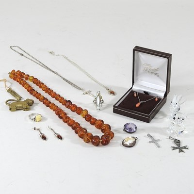 Lot 609 - A collection of costume jewellery