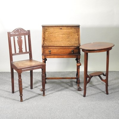 Lot 589 - An oak bureau