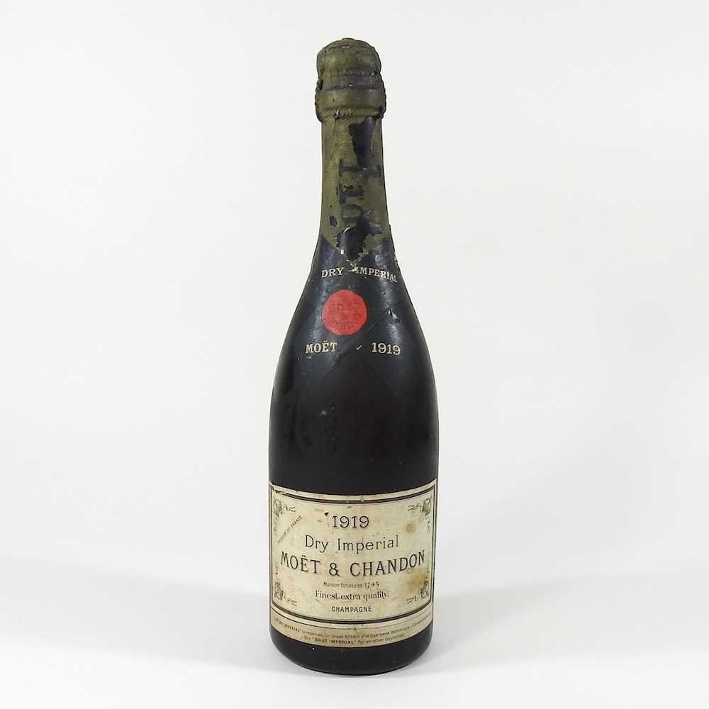 Lot 3 - A vintage bottle of Moet & Chandon Champagne