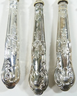 Lot 92 - A set of twelve silver handled fish eaters