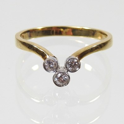 Lot 347 - An 18 carat gold diamond ring