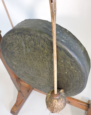 Lot 70 - An early 20th century dinner gong