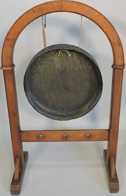 Lot 70 - An early 20th century dinner gong