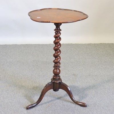 Lot 824 - A Victorian walnut occasional table