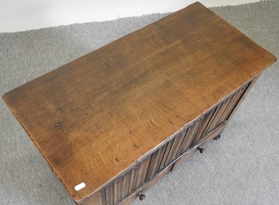 Lot 318 - An oak blanket box