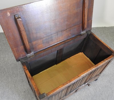 Lot 318 - An oak blanket box