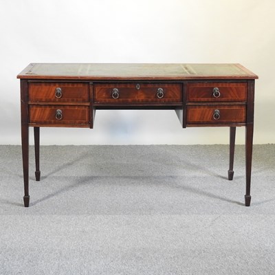 Lot 705 - A reproduction desk