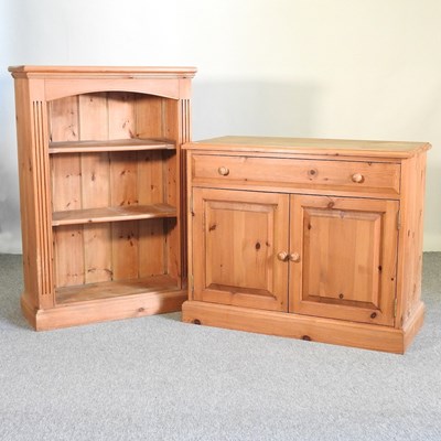 Lot 576 - A pine open bookcase