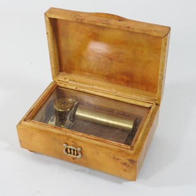 Lot 130 - An early 20th century Swiss miniature musical box