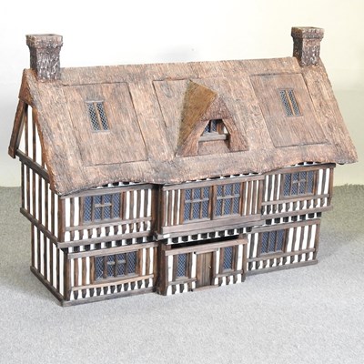 Lot 561 - A doll's house