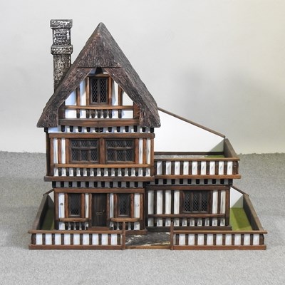 Lot 581 - A doll's house