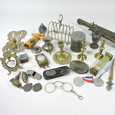 Lot 625 - A collection of metalwares