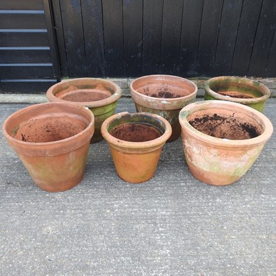 Lot 511 - A collection of terracotta pots