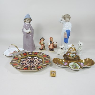 Lot 719 - A collection of porcelain