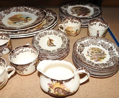 Lot 200 - A Royal Worcester tea and dinner service