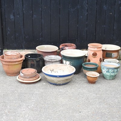 Lot 503 - A collection of garden pots