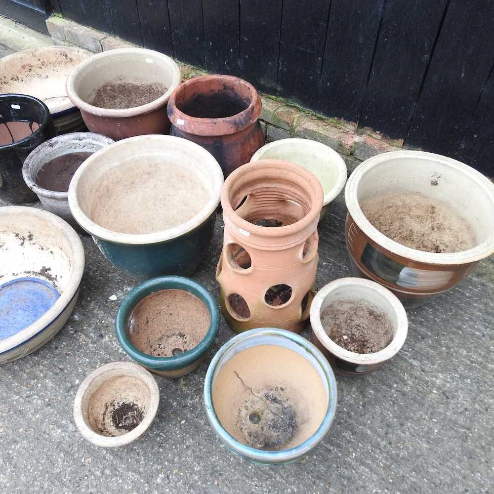 Lot 503 - A collection of garden pots