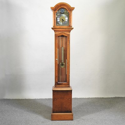 Lot 418 - A grandmother clock