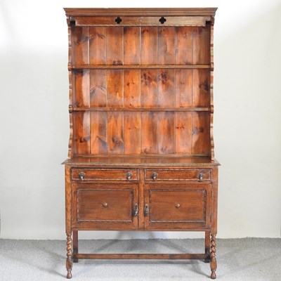 Lot 532 - A 1920's oak dresser