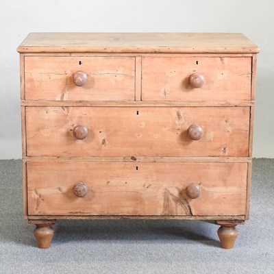 Lot 552 - An antique pine chest