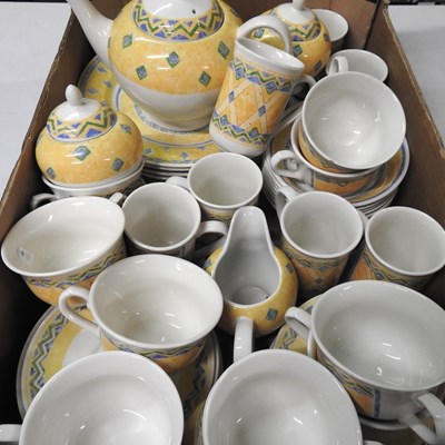 Lot 751 - A Churchill tea and dinner service