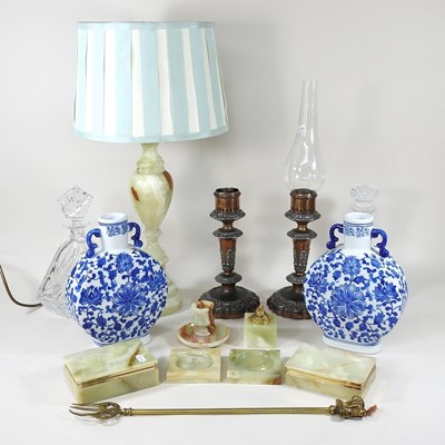 Lot 724 - A pair of Chinese blue and white vases