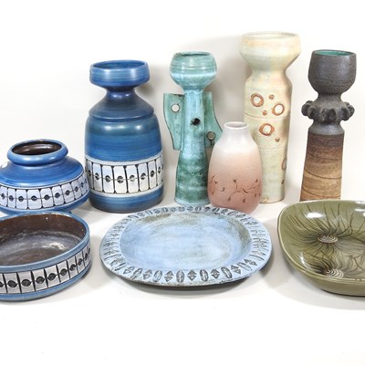 Lot 767 - A collection of studio pottery