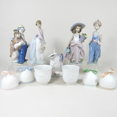 Lot 226 - A collection of Lladro figures