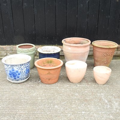 Lot 515 - A collection of various garden pots