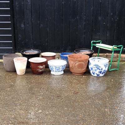 Lot 506 - A collection of garden pots