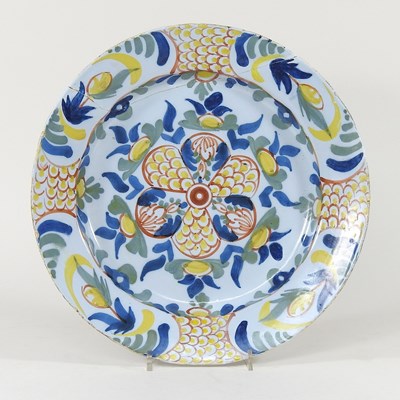 Lot 210 - An 18th century Delft dish