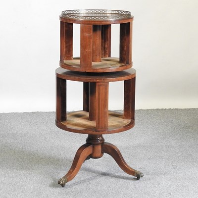 Lot 371 - A revolving bookcase