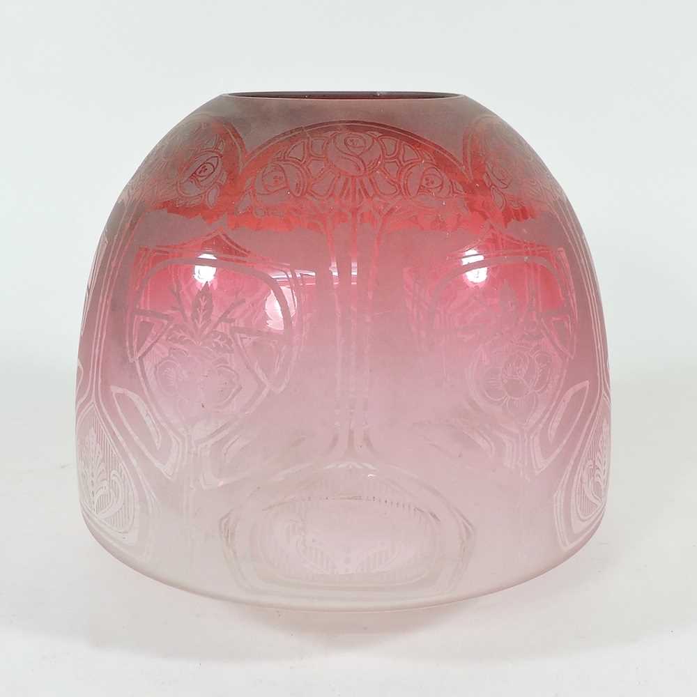 Lot 125 - A ruby oil lamp shade