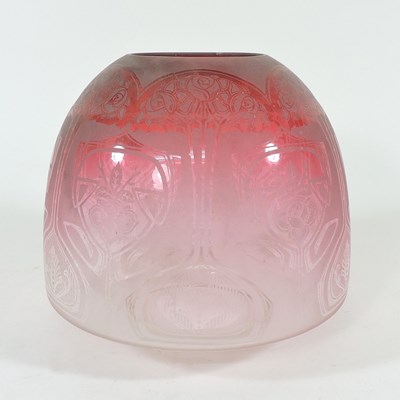 Lot 125 - A ruby oil lamp shade