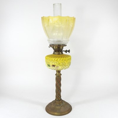 Lot 302 - A Victorian oil lamp