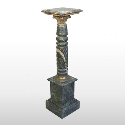 Lot 68 - A green marble pedestal