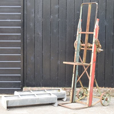 Lot 510 - An antique grain lifter