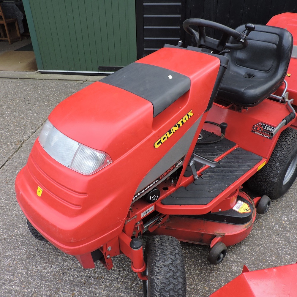 Lot 468 - A Countax ride on lawnmower