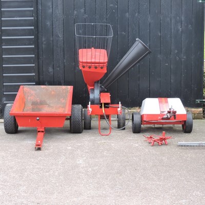 Lot 469 - A Countax garden groomer