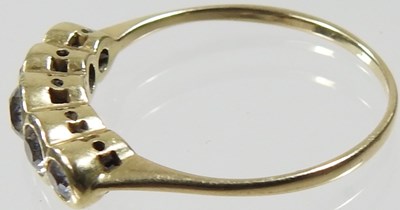 Lot 105 - An 18 carat gold diamond ring