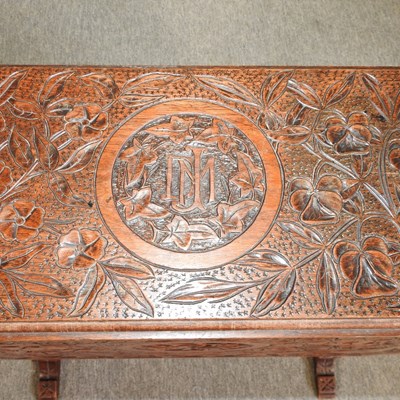 Lot 581 - A Victorian table